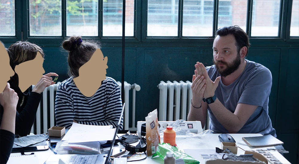 Shemakes workshop — group discussion and introduction to electronics